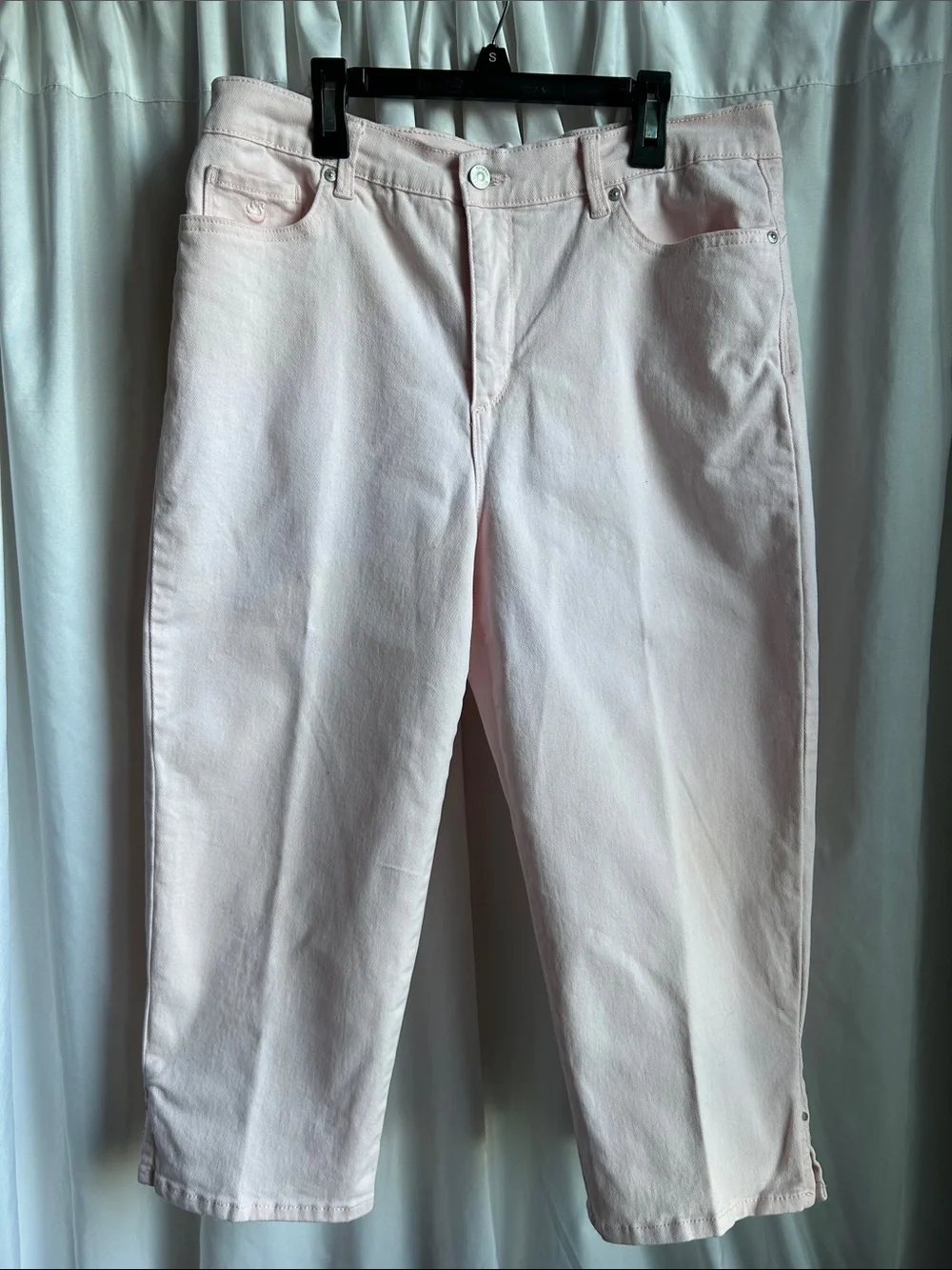 Gloria Vanderbilt Light Pink Cropped Jeans - Picture 2 of 12